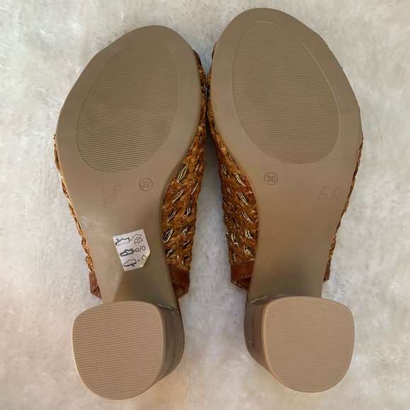 Morena Gabrielli Woven
Shooties - Picture 4 of 8